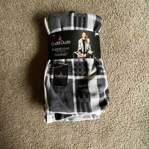 Cuddl Duds Fleece Blanket in a size L/XL